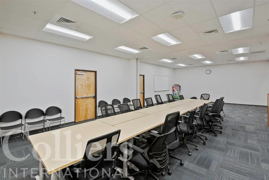 More Photos Of 651 E Gowen Rd, Boise Warehouse For Lease