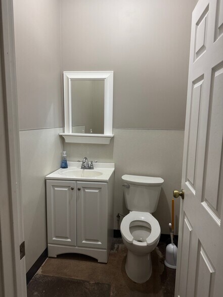 More Photos Of 2334 Mt Baker Hwy, Bellingham Office For Lease