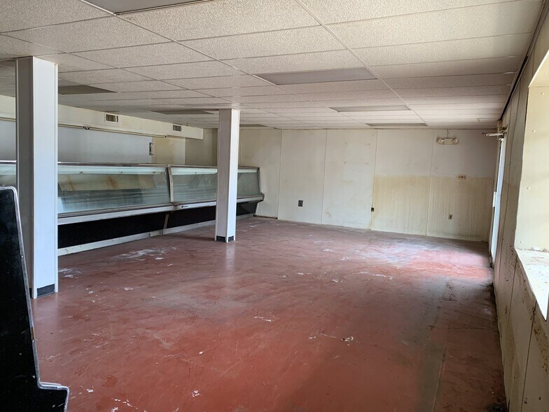 More Photos Of 1031 9th St N, Texas City Storefront For Sale