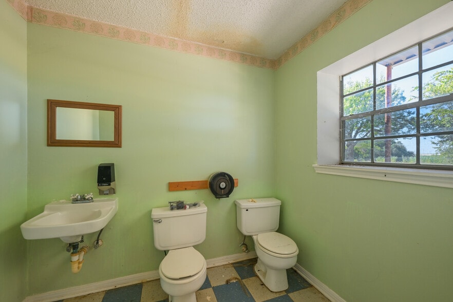 More Photos Of 400 Windy Hill School Rd, Georgetown Flex For Sale