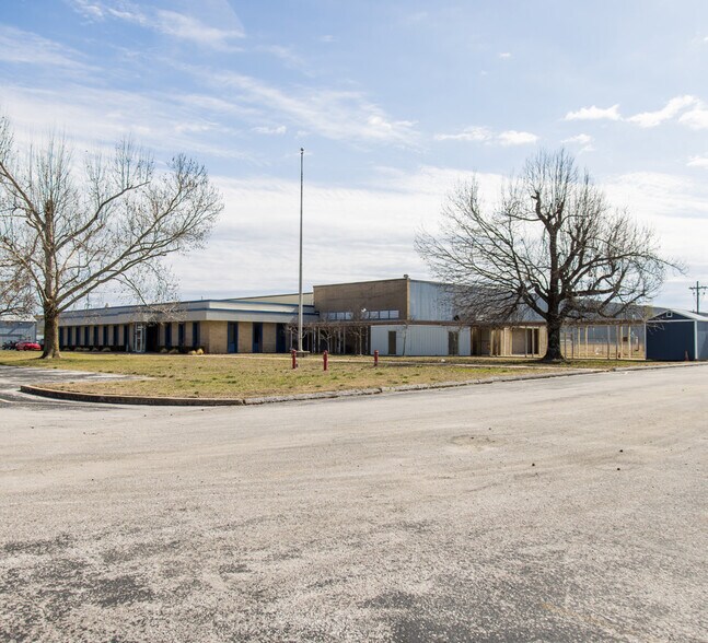 More Photos Of 1700 E Quarter Rd, Siloam Springs Manufacturing For Lease