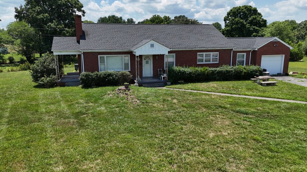 Primary Photo Of 5207 N Roan St, Gray Specialty For Sale