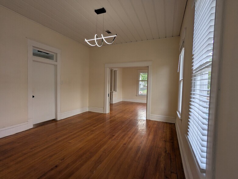 More Photos Of 1142 Yale St, Houston Office For Lease