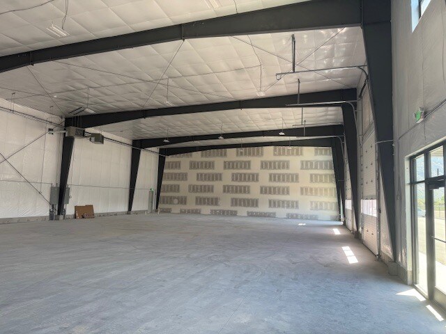 More Photos Of 1597 N 750 W, Harrisville Showroom For Sale