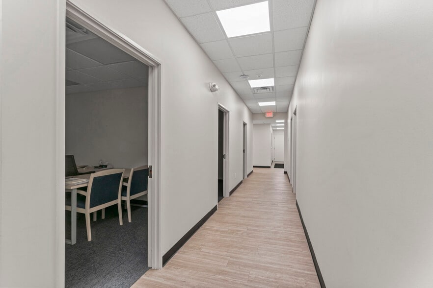 More Photos Of 4600 E Martha Truman Rd, Grandview Warehouse For Lease