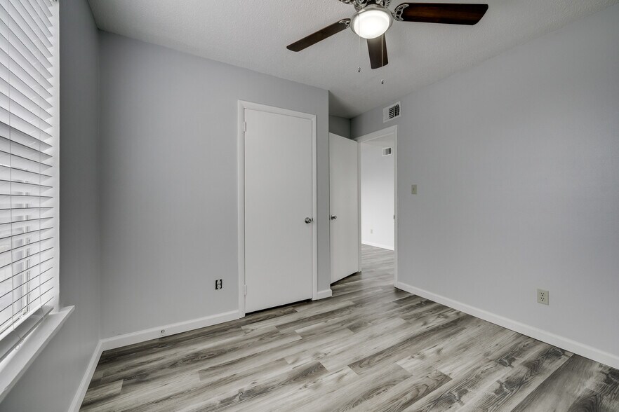 More Photos Of 1906 W Matthews Ave, Jonesboro Apartments For Sale