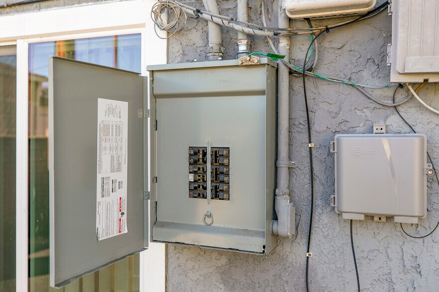 More Photos Of 1138 N Parish Pl, Burbank Apartments For Sale