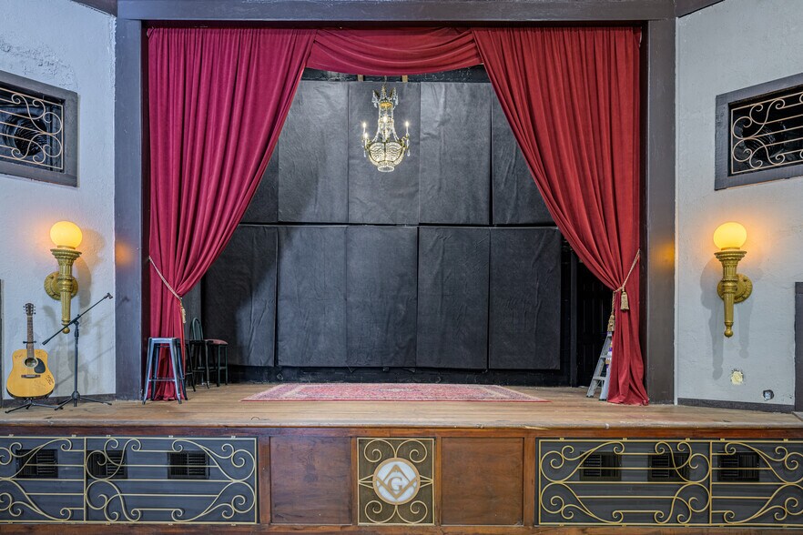 More Photos Of 523 Walnut St, Columbus Storefront Retail Office For Sale