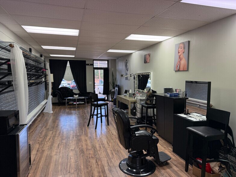 Primary Photo Of 1376-1418 Hopmeadow St, Simsbury Storefront For Lease
