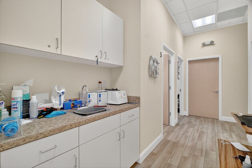 More Photos Of 1511 Buenos Aires Blvd, Lady Lake Funeral Home For Lease