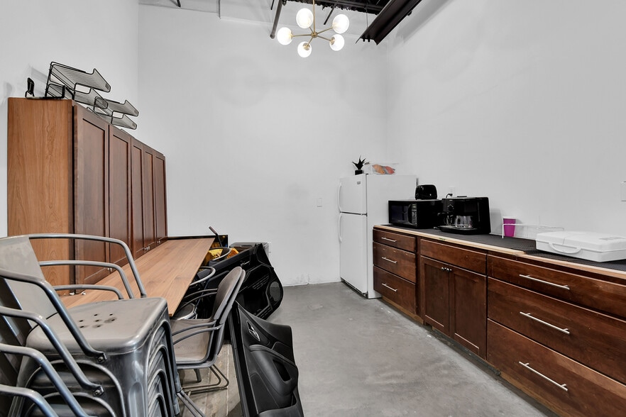 More Photos Of 4560 S Federal Blvd, Englewood Auto Repair For Sale