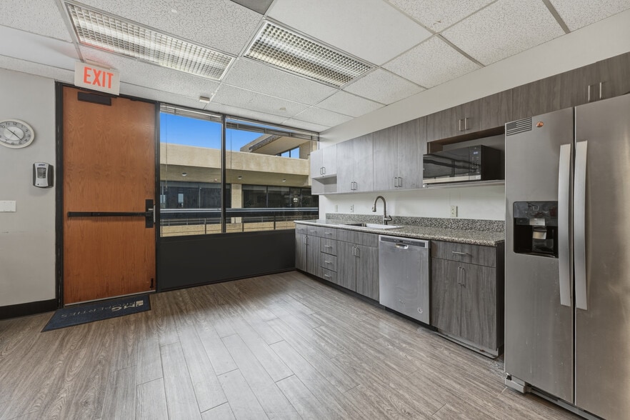 More Photos Of 10505 Sorrento Valley Rd, San Diego Office For Sale
