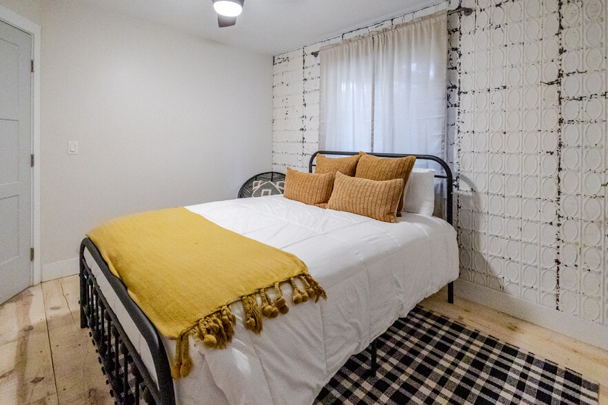 More Photos Of 6385 W White Mountain Blvd, Lakeside Lodge Meeting Hall For Sale