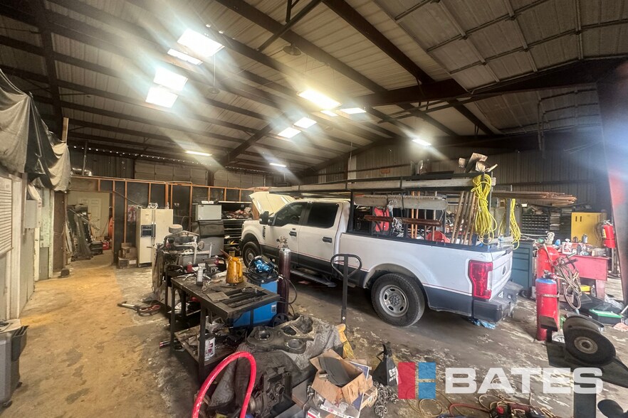 More Photos Of 10709 Goodnight Ln, Dallas Distribution For Lease