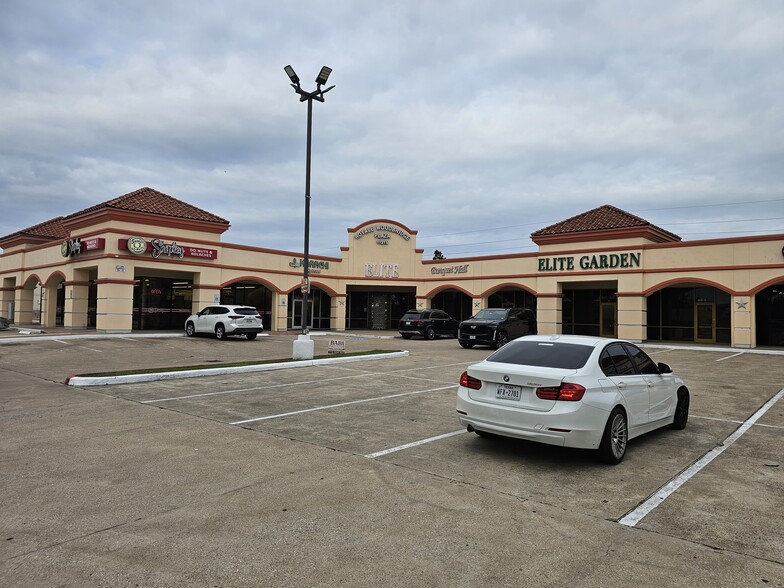 More Photos Of 11315 S Highway 6, Sugar Land General Retail For Sale