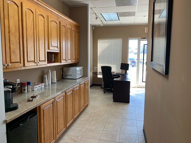 More Photos Of 14729 Highway 105 W, Montgomery Medical For Lease