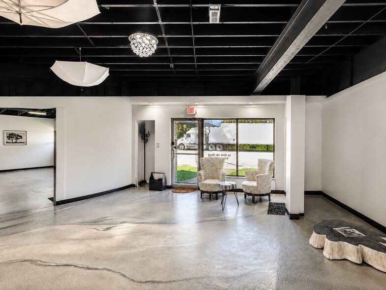More Photos Of 44 W Lincoln Hwy, Chicago Heights Office For Lease