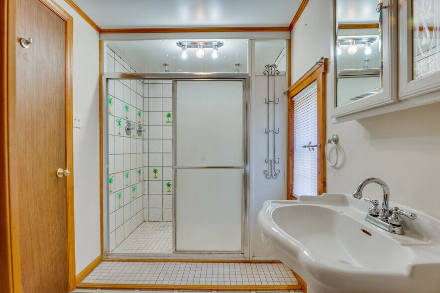 More Photos Of 201 N Wilmington St, Richlands General Retail For Sale