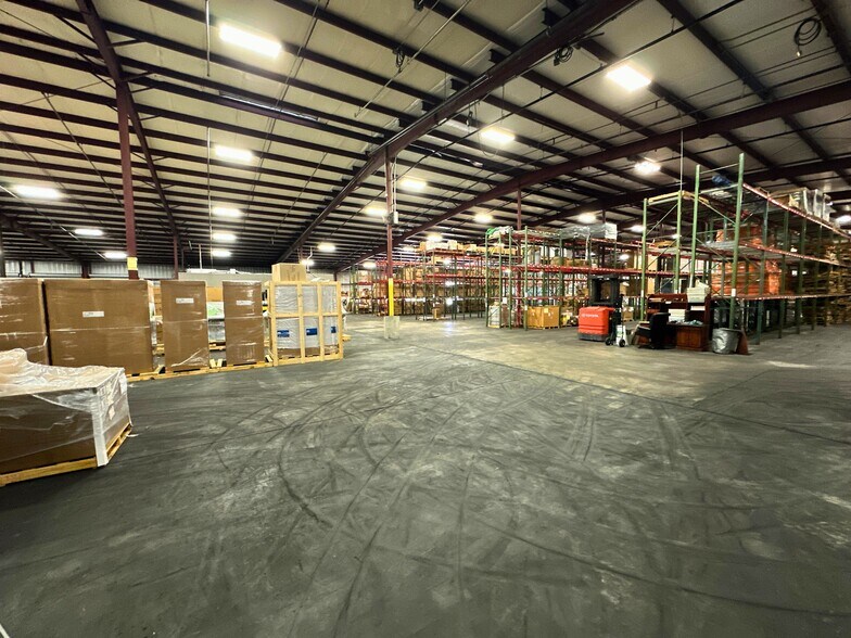 More Photos Of 2930 Maine Ave, Lakeland Distribution For Lease
