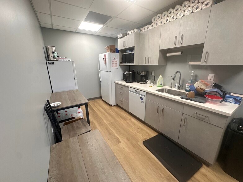 More Photos Of 1621 44th St SW, Grand Rapids Medical For Sale