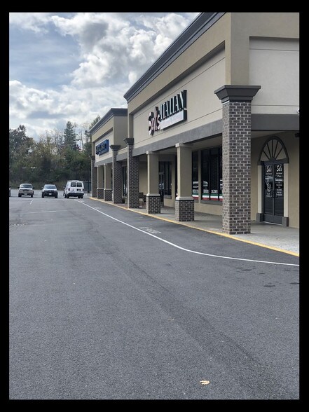 More Photos Of 719-725 W Main St, Radford Unknown For Lease