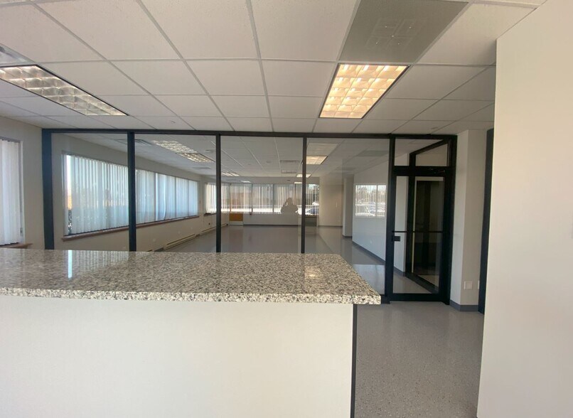 More Photos Of 621 Busse Rd, Bensenville Warehouse For Lease