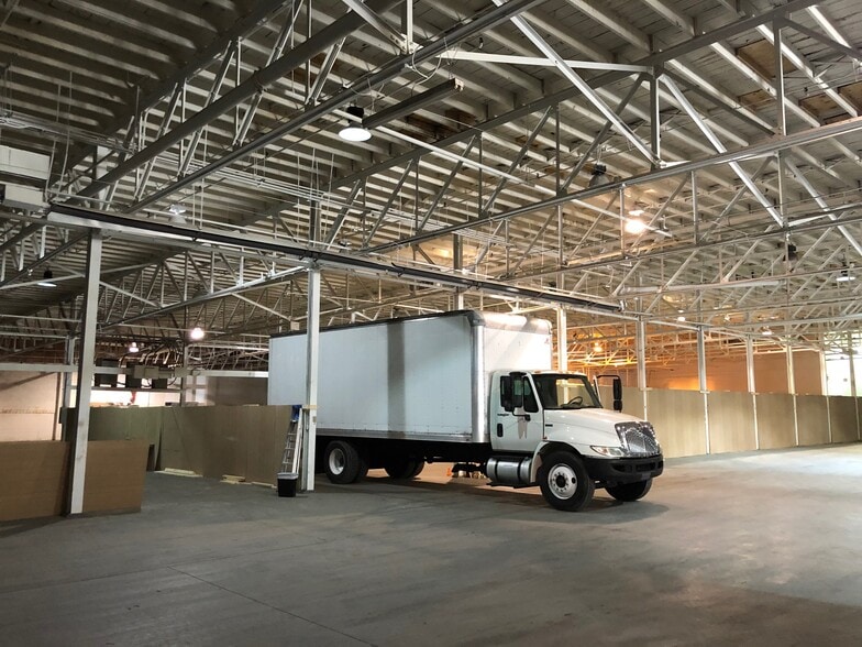 More Photos Of 112-118 Jones St, Fuquay Varina Warehouse For Lease