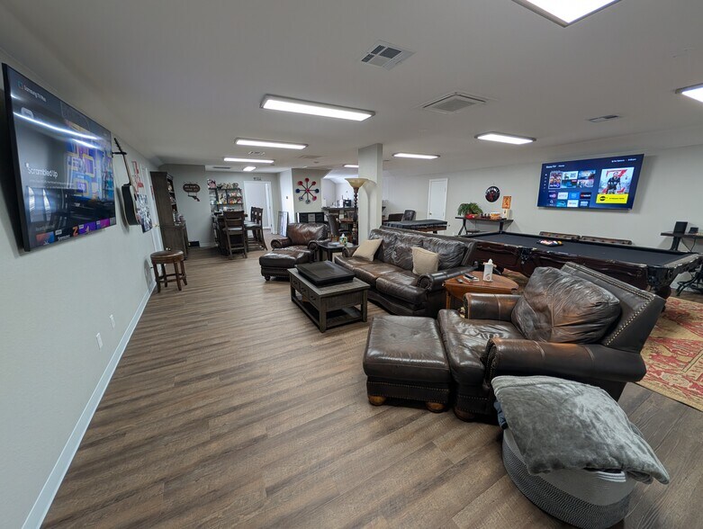 More Photos Of 3640 W Waco Dr, Waco Office For Sale
