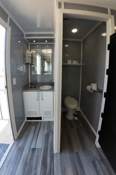 More Photos Of 7402 S US Highway 83, Laredo Warehouse For Lease