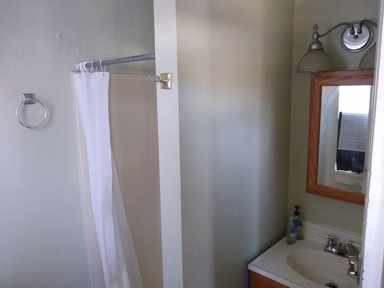 More Photos Of 313 Augusta Ave, Dekalb Apartments For Sale