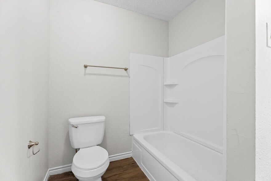 More Photos Of 429 Johnson St, Longview Apartments For Sale