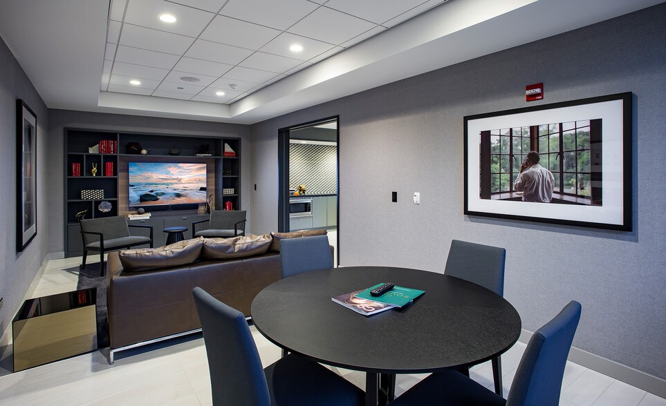 More Photos Of 637-643 N Wells St, Chicago Apartments For Lease