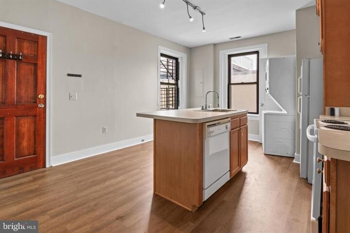 More Photos Of 2112 Fleet St, Baltimore Bar For Sale