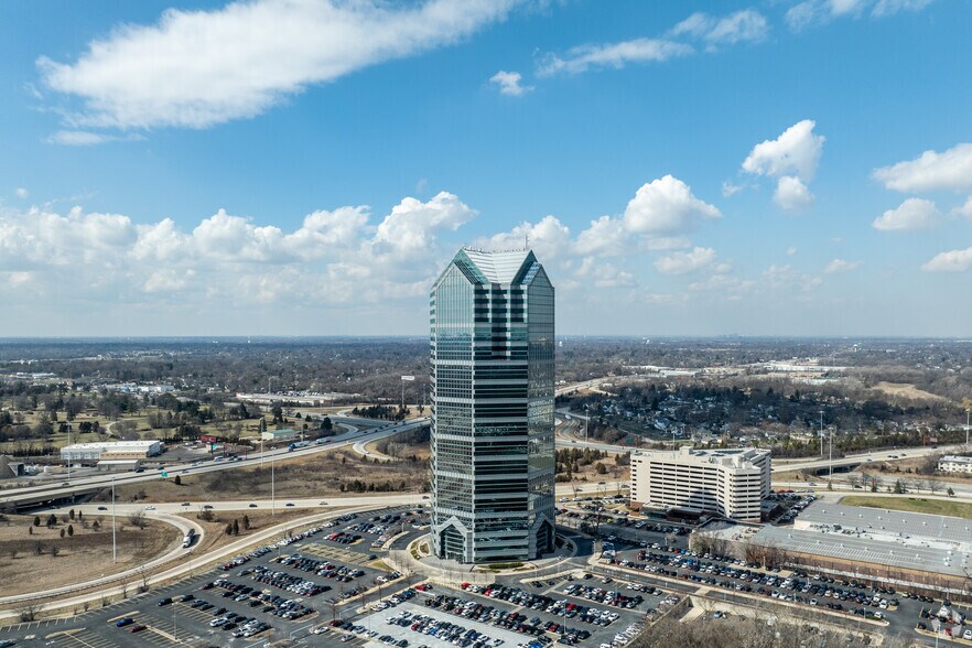 More Photos Of 1 Tower Ln, Oakbrook Terrace Office For Lease
