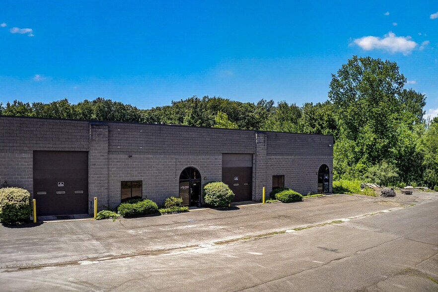 More Photos Of 34 Patria Rd, South Windsor Flex For Lease