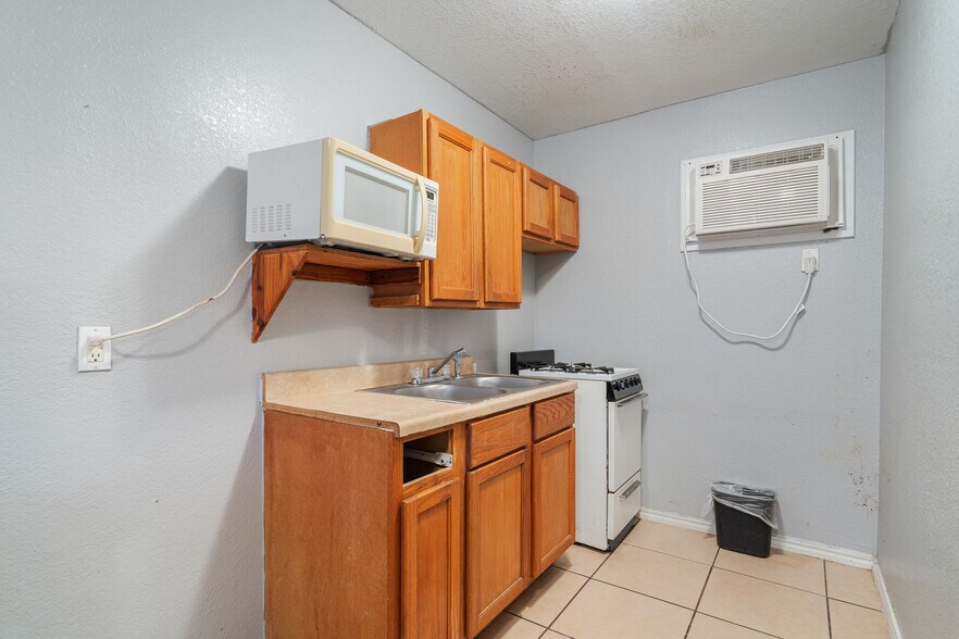 More Photos Of 309 S Fulton Beach Rd, Rockport Hotel For Sale