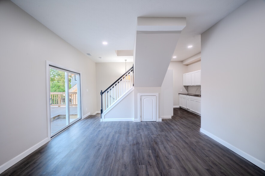 More Photos Of 2305 E Michigan St, Indianapolis Flex For Sale