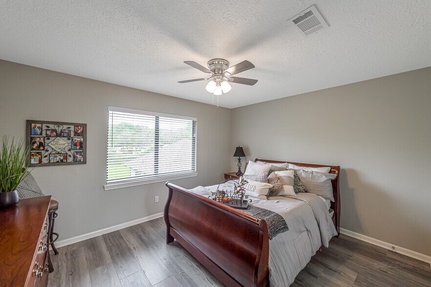 More Photos Of 25142 Roesner Ln, Katy Office Residential For Lease