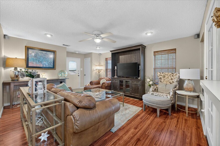 More Photos Of 210-212 Saint Marys Pl, Rockwall Apartments For Sale