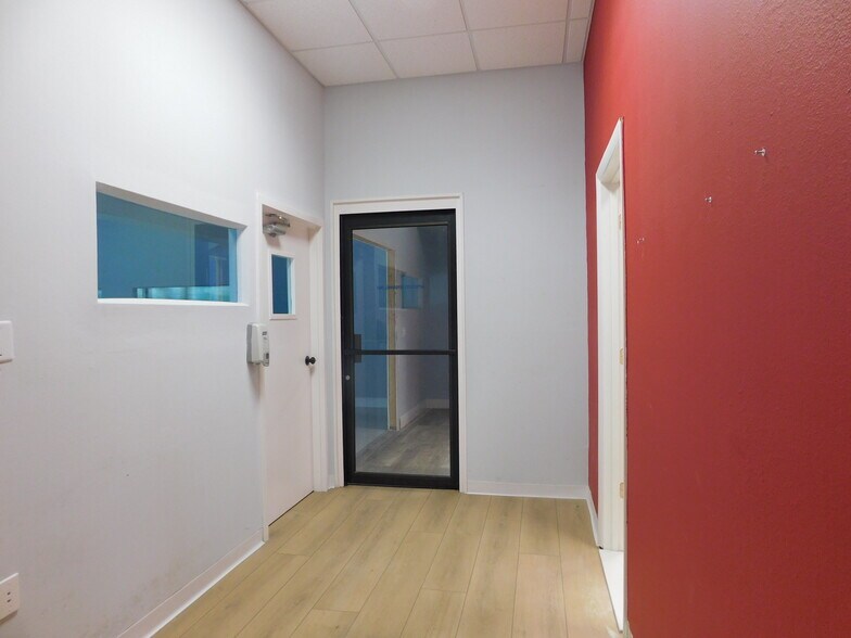 More Photos Of 5070 Industry Dr, Melbourne Manufacturing For Lease