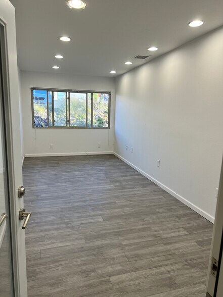 More Photos Of 3654-3660 Ruffin Rd, San Diego Unknown For Lease