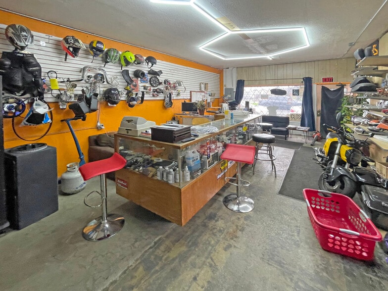 More Photos Of 3016 Cutting Blvd, Richmond Storefront Retail Residential For Lease