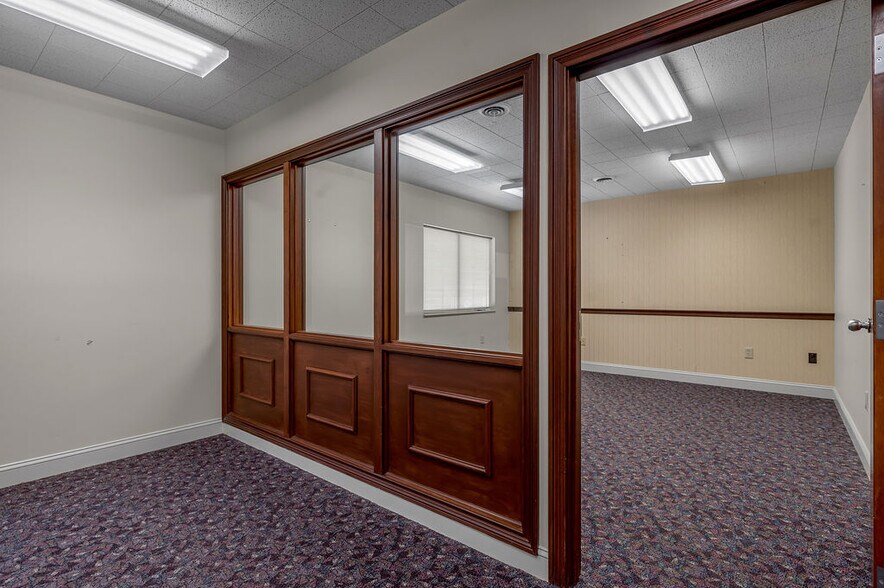 More Photos Of 250 Crossfield Dr, Versailles Light Manufacturing For Lease