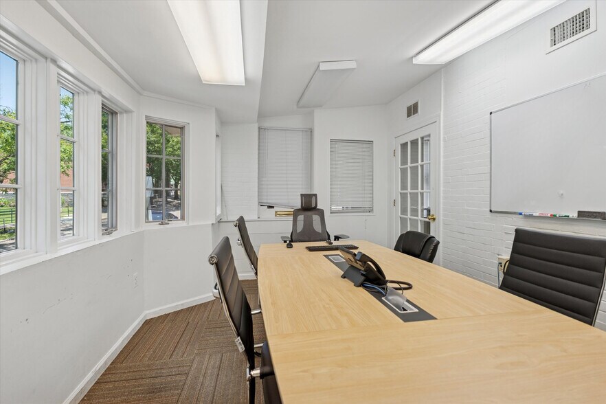 More Photos Of 18 W Evergreen Ave, Philadelphia Office Residential For Sale
