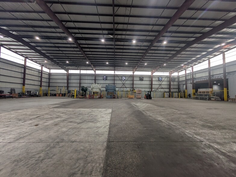 More Photos Of 4700 Middle Ave, Sarasota Warehouse For Sale