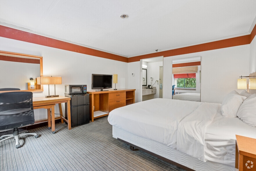 More Photos Of 2919 Warm Springs Rd, Columbus Hotel For Sale
