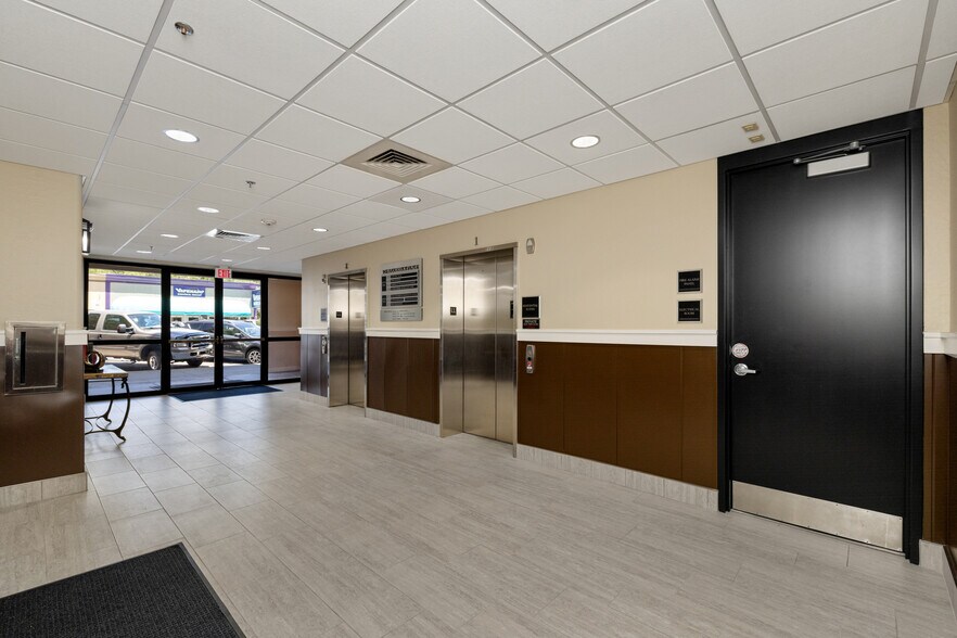 More Photos Of 325 W Gurley St, Prescott Office For Lease