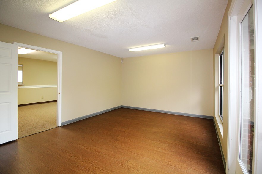 More Photos Of 5154 Stage Rd, Memphis Medical For Lease