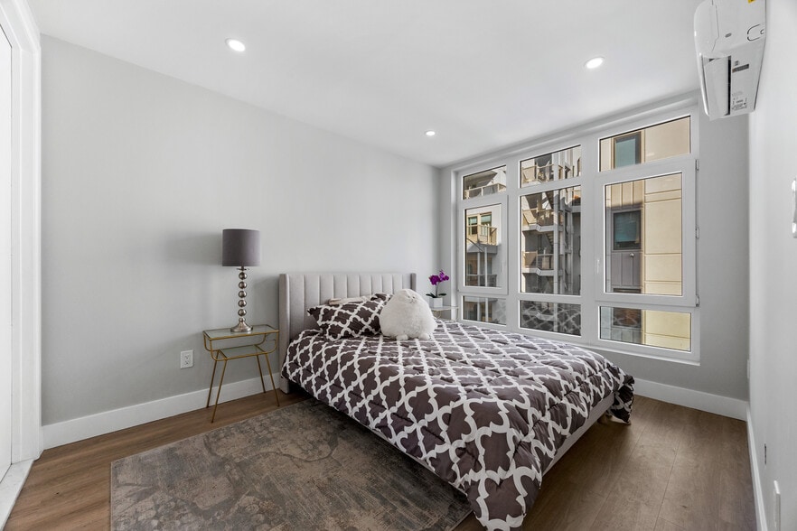 More Photos Of 31 Brighton 2nd Pl, Brooklyn Apartments For Sale