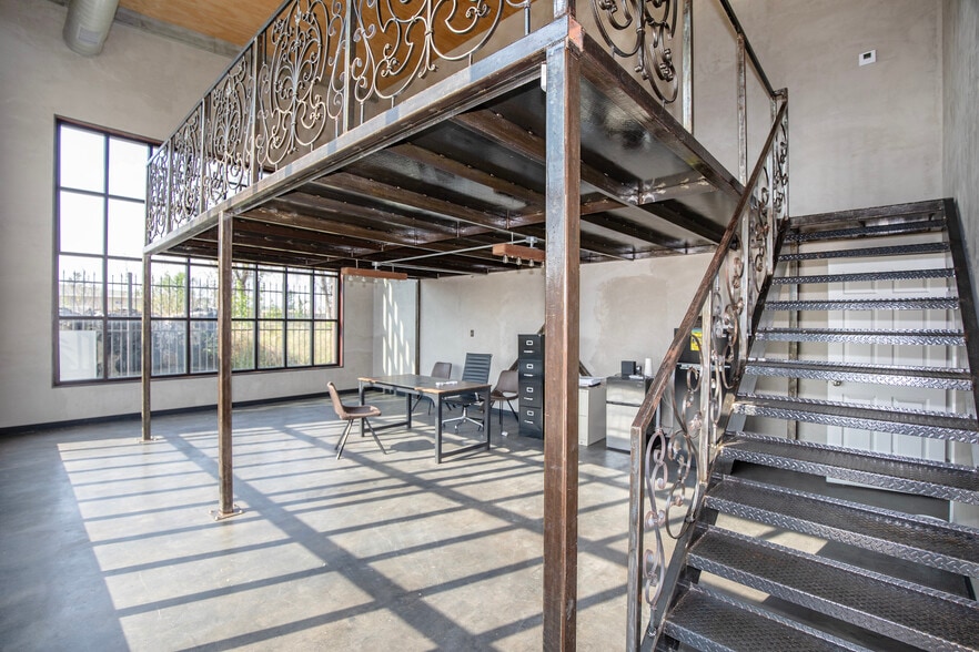 More Photos Of 2219 Brooks St, Houston Warehouse For Sale